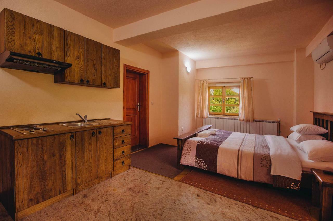 Apartmani I Sobe Dinko Стариград-Пакленица Экстерьер фото